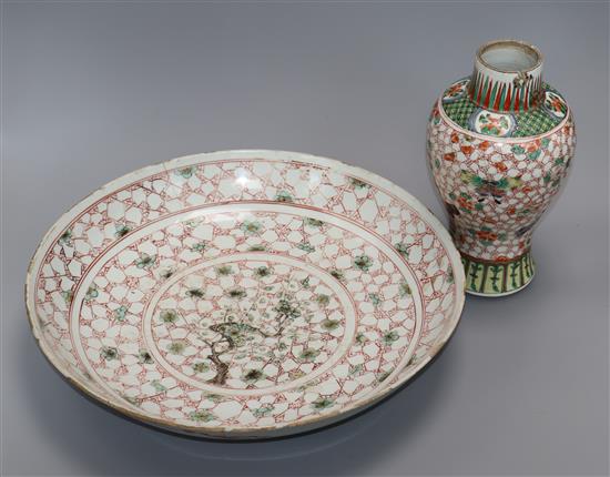 A Chinese Kangxi period famille verte dish and a similar baluster vase, diameter 37cm